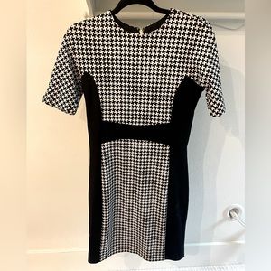 Michael Michael Kors Houndstooth Black and White Short Sleeve Zip Dress.